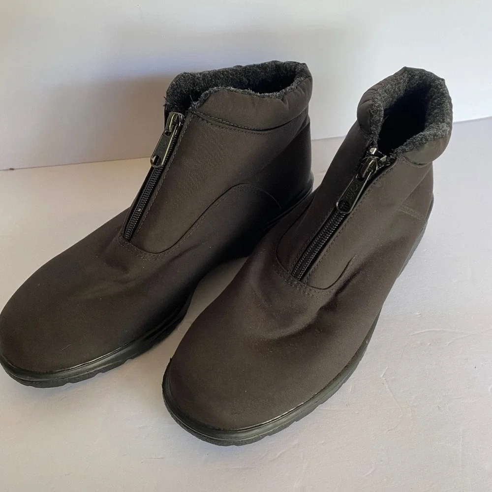 Toe Warmers Ankle Boots Womens 10N Black Excellent Front Zip Made in Canada
